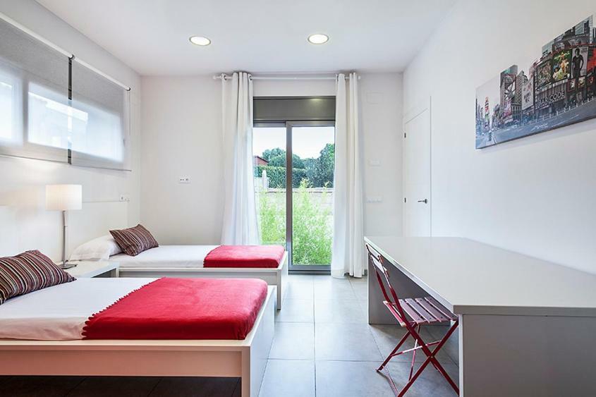 Villa Garriguella Exteriör bild