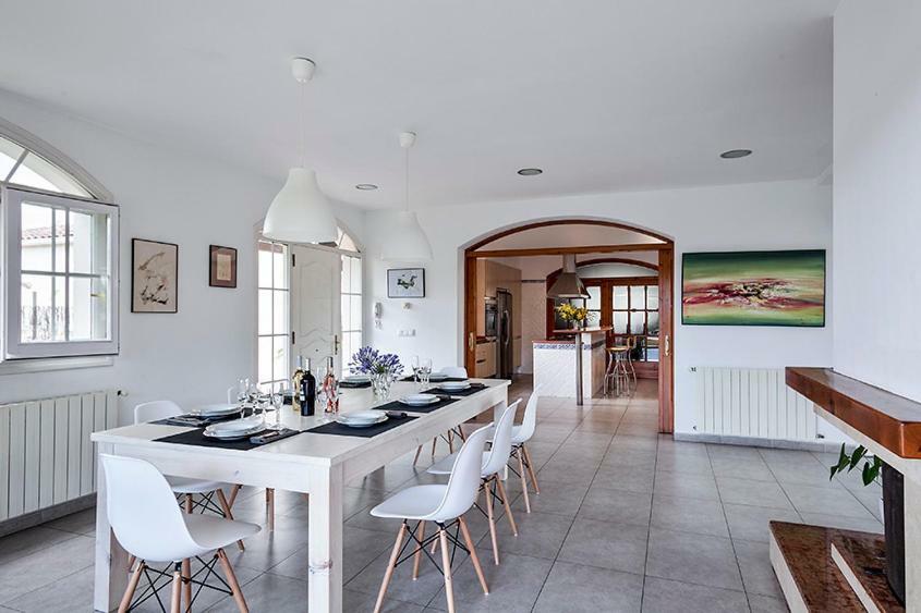 Villa Garriguella Exteriör bild