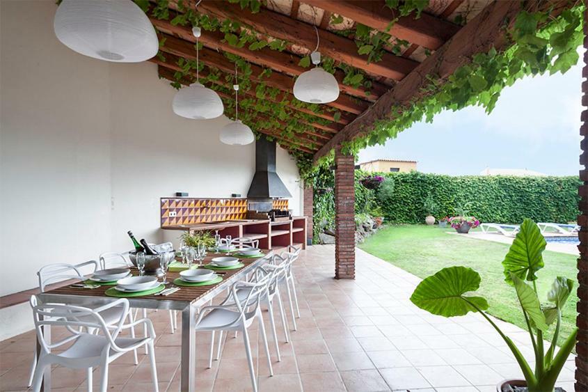Villa Garriguella Exteriör bild